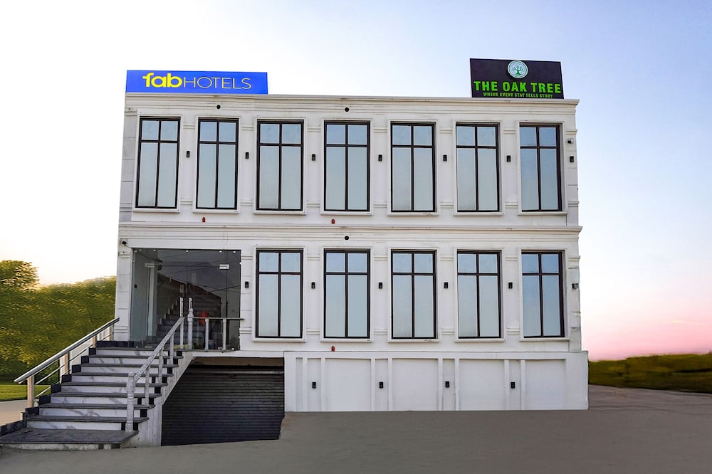 Fabhotel The Oak Tree in Fyzabad, India
