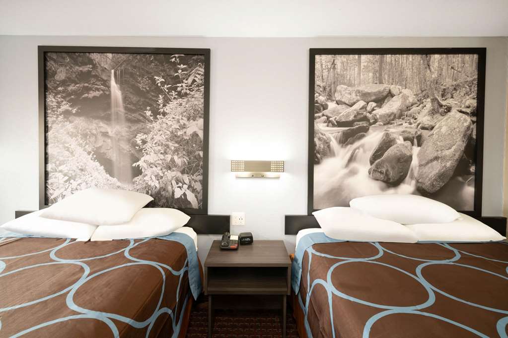 Super 8 by Wyndham Cleveland - photo 10