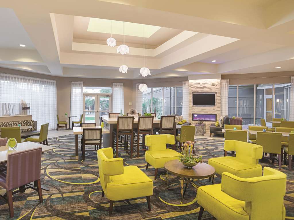 La Quinta Inn & Suites by Wyndham Phoenix Chandler - photo 8