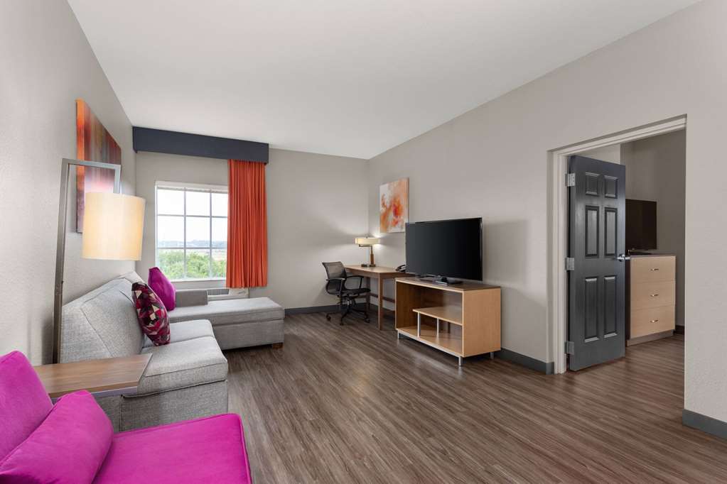 La Quinta Inn & Suites by Wyndham Ft. Pierce - photo 16