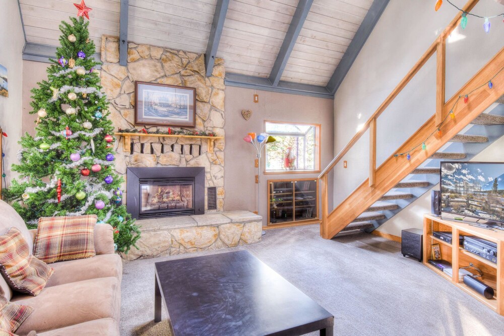 Quintessential Tahoe Cabin — 4-Star Luxury Hotel in South Lake Tahoe, United States