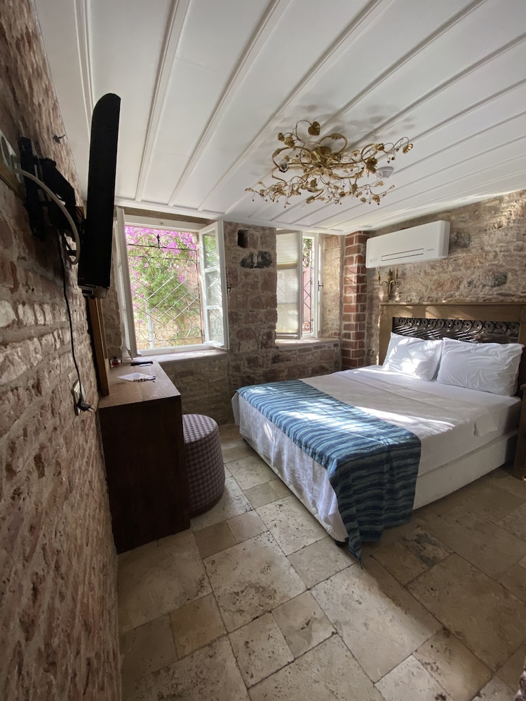 King Aegeus - carbon neutral hotel in Ayvalik
