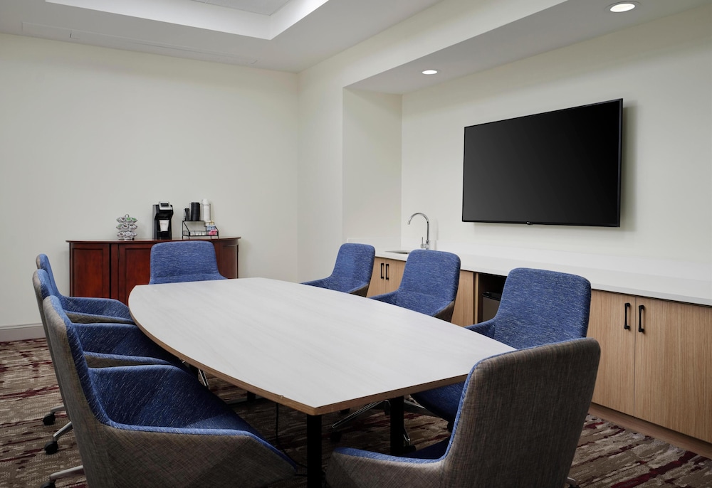 Hilton Garden Inn Meridian - photo 36