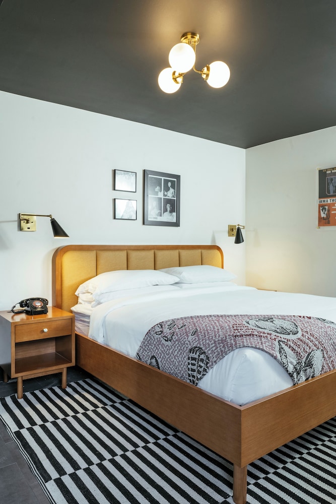Dew Drop Inn - photo 21