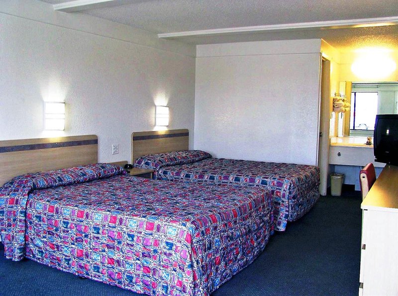 Travelodge by Wyndham Benton Harbor MI - photo 10