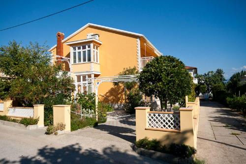 Nur 450 Meter zum Feinkieselstrand — 4-Star Luxury Hotel in Baska, Croatia