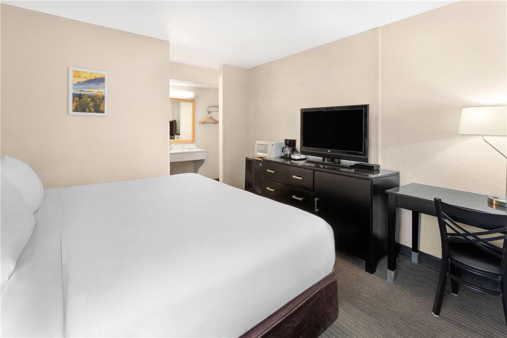 Days Inn by Wyndham Mackinaw City Bridgeview Area - photo 10