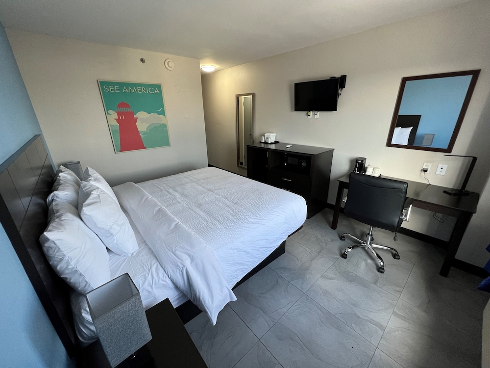 Travelodge by Wyndham Ozone Park - photo 11
