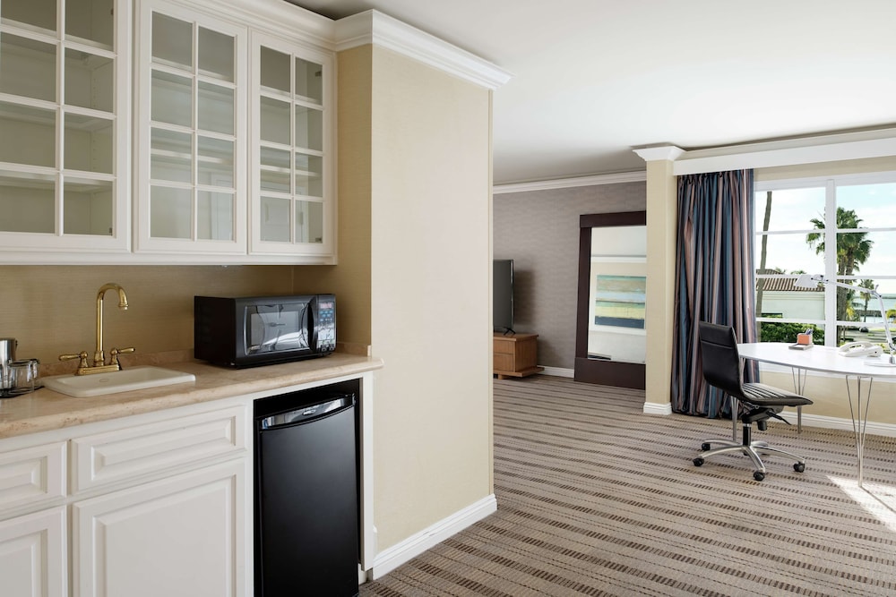 DoubleTree by Hilton San Pedro Port of Los Angeles - photo 19