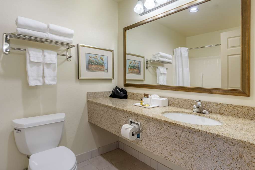 Best Western Plus Edmonds Harbor Inn - photo 40