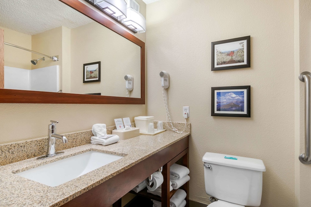 Comfort Inn Medford North - photo 25