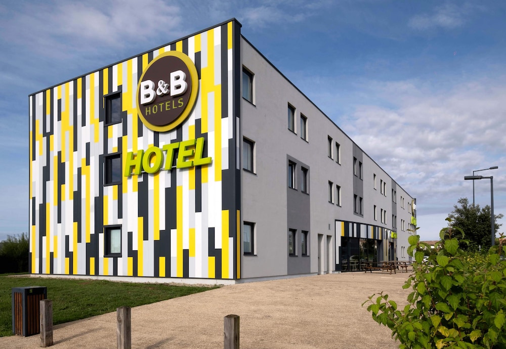 B&B Hotel Niort Marais Poitevin in Niort, France