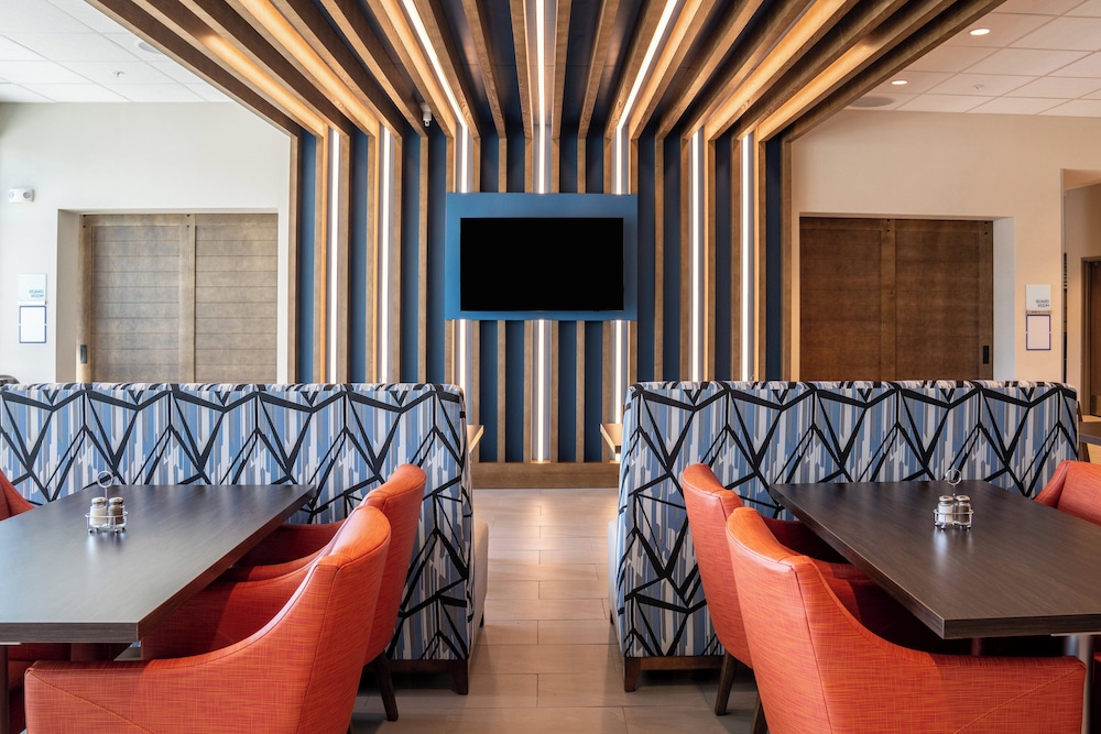 Holiday Inn Express & Suites Fort Walton Beach Eglin Area by IHG - photo 63