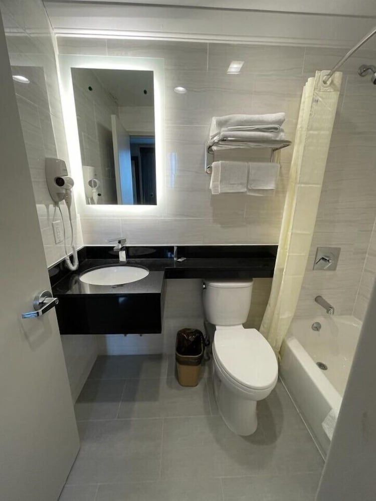 Royal Hotel Bronx - photo 5