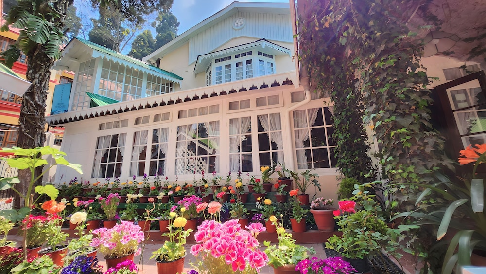 Ivanhoe Hotel A Heritage Property in Darjiling, India