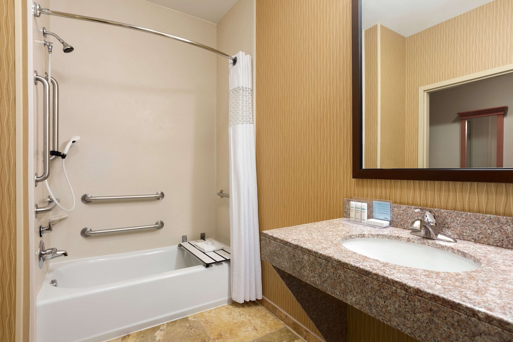 Hampton Inn Wichita East - photo 14