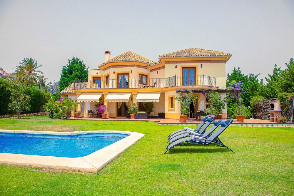 OleHolidays Villa James Dean junto a Golf y Hotel Villa Padierna - carbon neutral hotel in Benahavis
