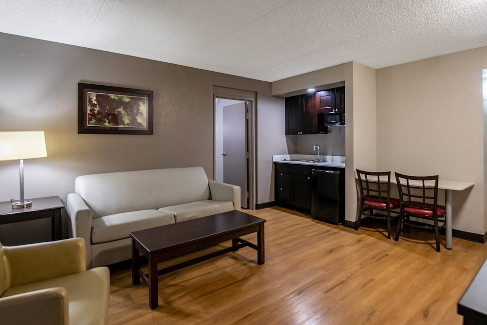 Red Roof Inn PLUS & Suites Knoxville West Cedar Bluff - photo 23