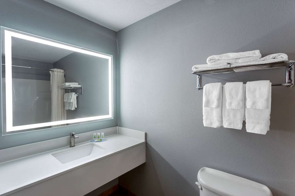 AmericInn by Wyndham Fulton Clinton - photo 16