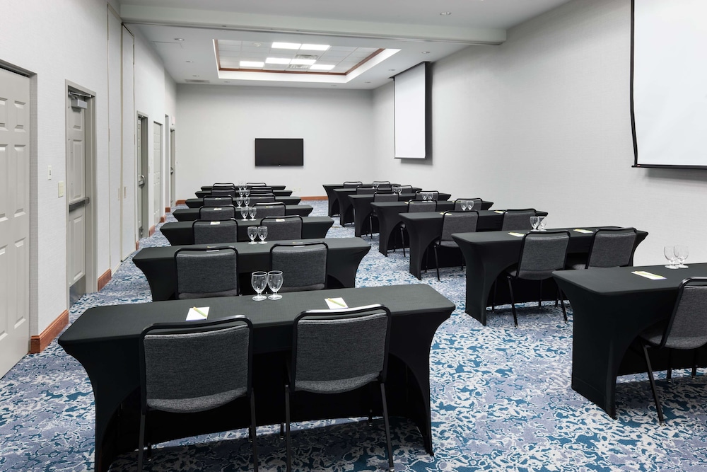 Hilton Garden Inn Lake Forest Mettawa - photo 40