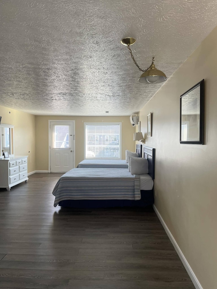 Grand Beach Inn - photo 10