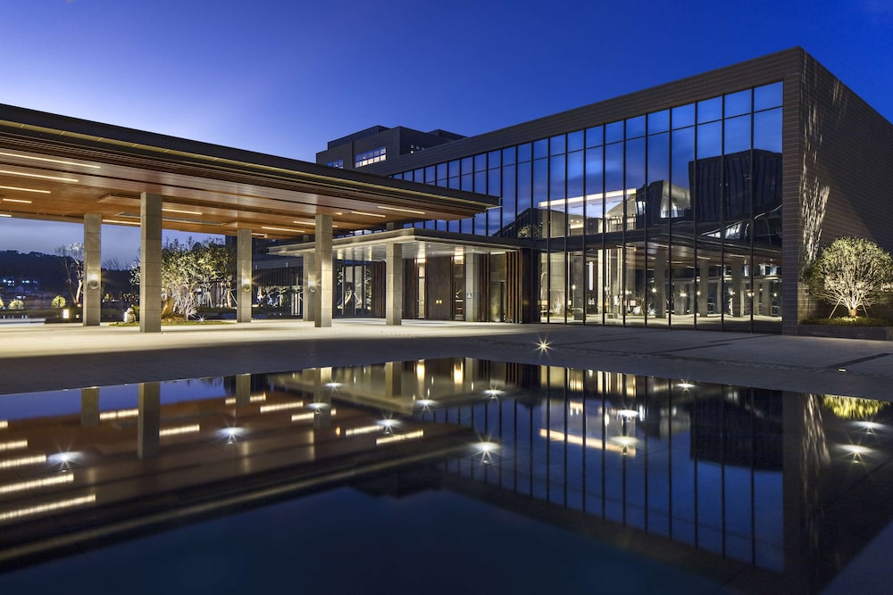 Hilton Ningbo Dongqian Lake in Ningbo, People's Republic of China