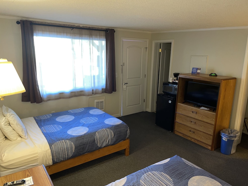 A Holiday Motel - photo 17
