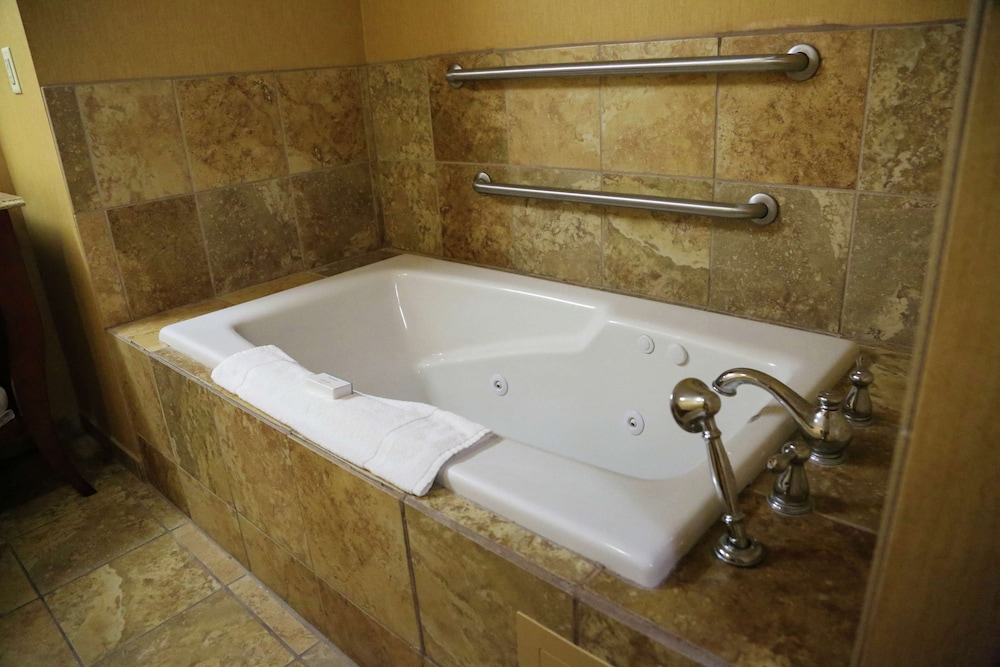 Hampton Inn & Suites McComb - photo 32
