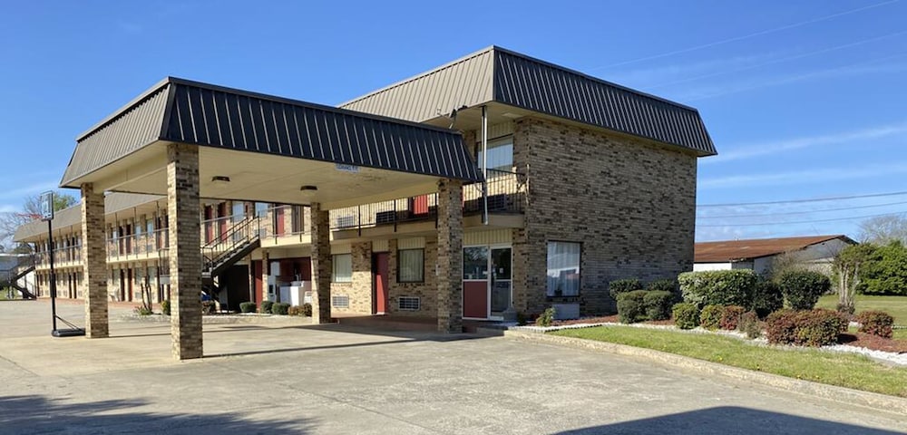 Budget Host Inn Baxley - featured photo