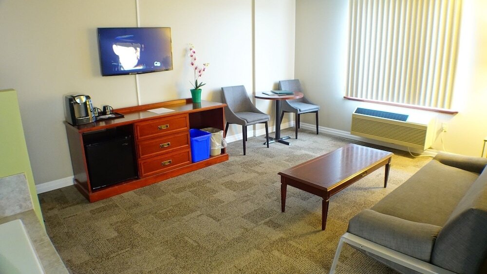 The Peninsula Inn in Niagara Falls, Canada