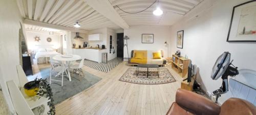 Le Sathonay Elegant T2 in the Hyper Center - last minute hotel in Lyon