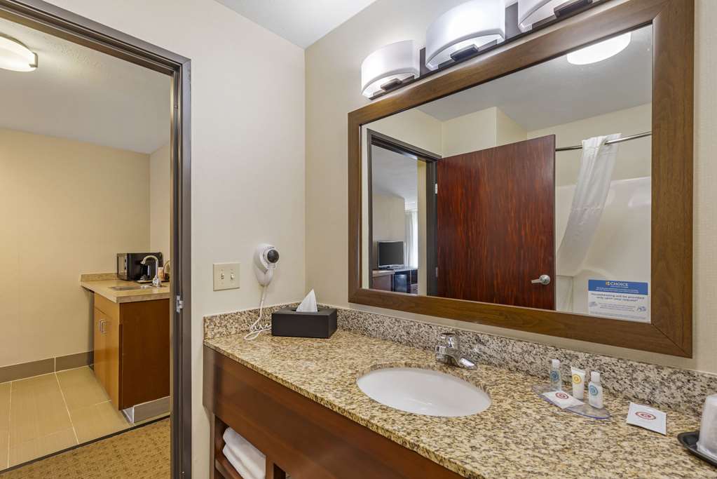 Comfort Inn & Suites Gillette near Campbell Medical Center - photo 30