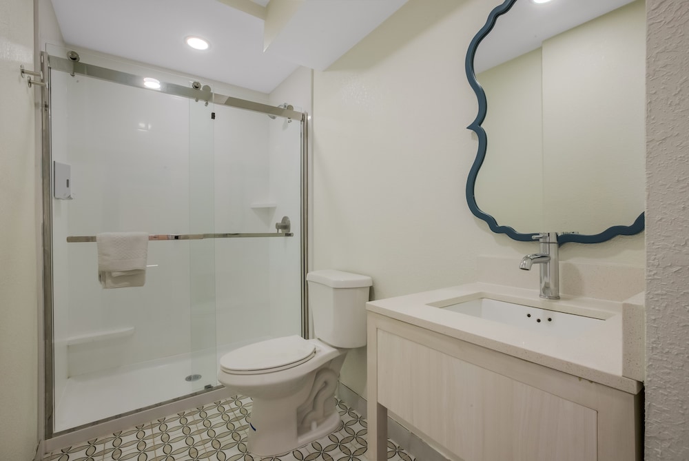 Hotel Cabana Oceanfront Boardwalk - photo 15
