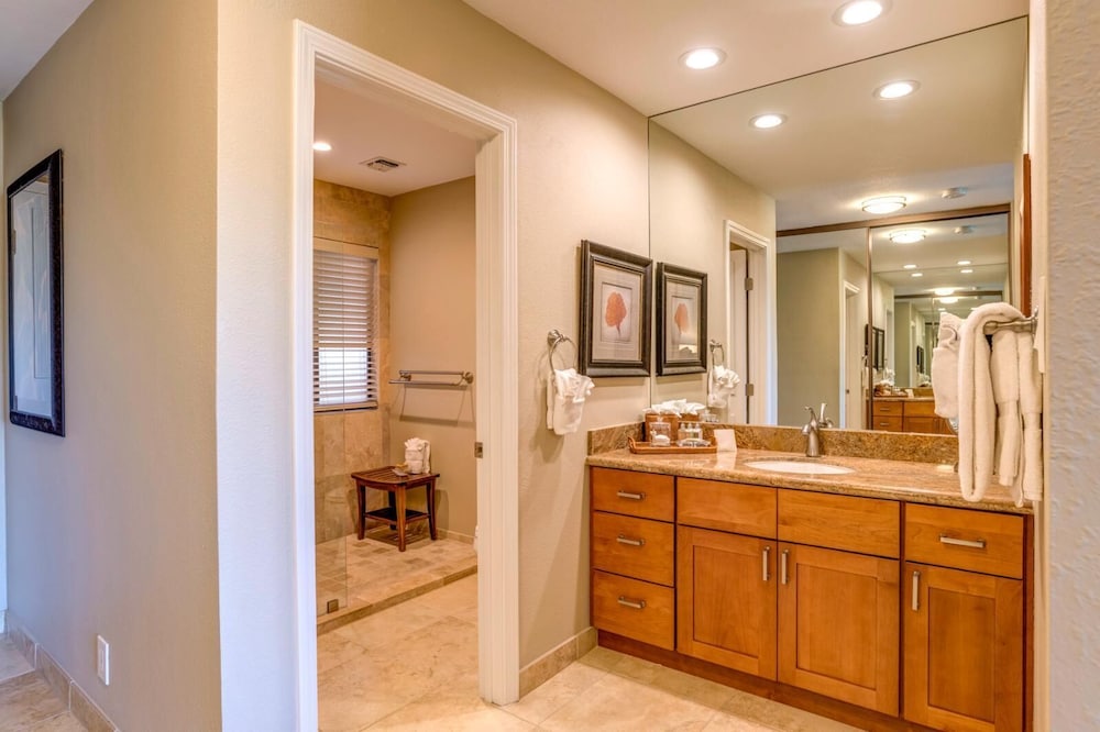 K B M Resorts KGV 16T4 Beautiful 1Bd sweeping ocean views remodeled oversized layout - photo 18