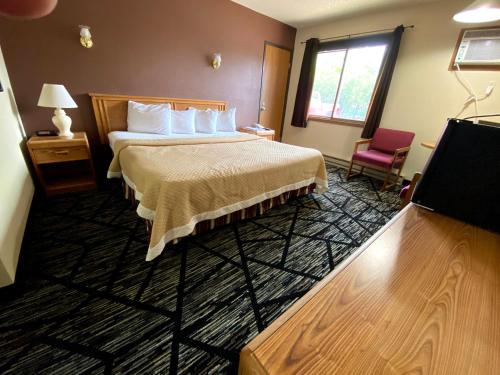 Woodlands Inn & Suites - photo 18