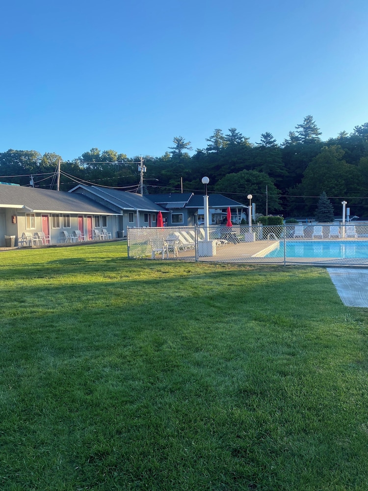 Barberry Court Motel - photo 46