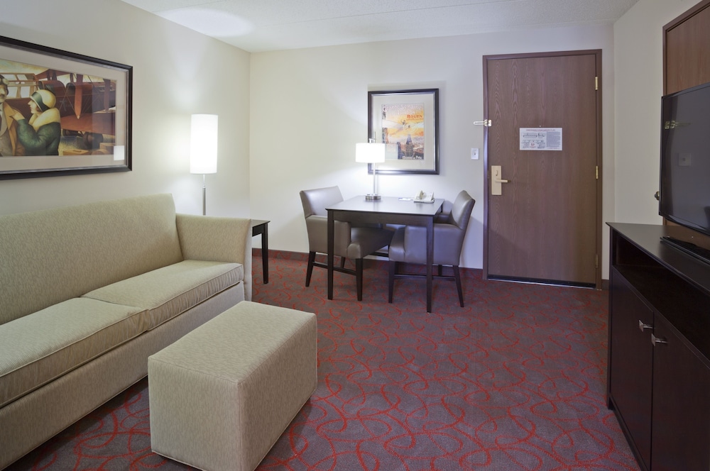 Holiday Inn Express & Suites Bloomington MPLS Arpt Area W by IHG - photo 11