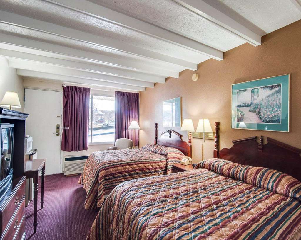 Econo Lodge Galax VA - photo 18