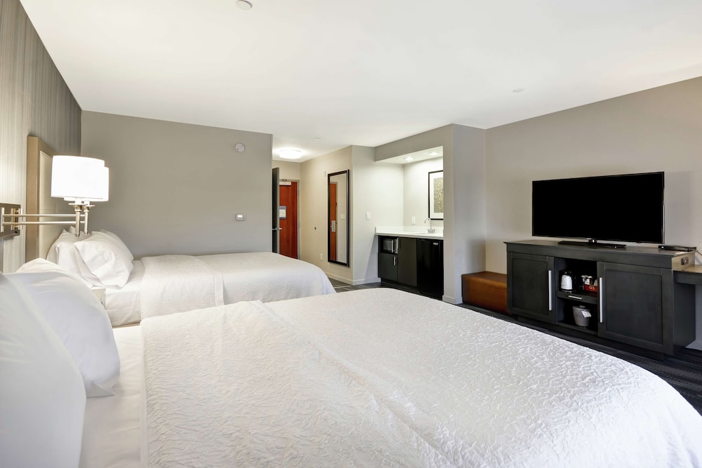 Hampton Inn & Suites Los Angeles Burbank Airport - photo 16