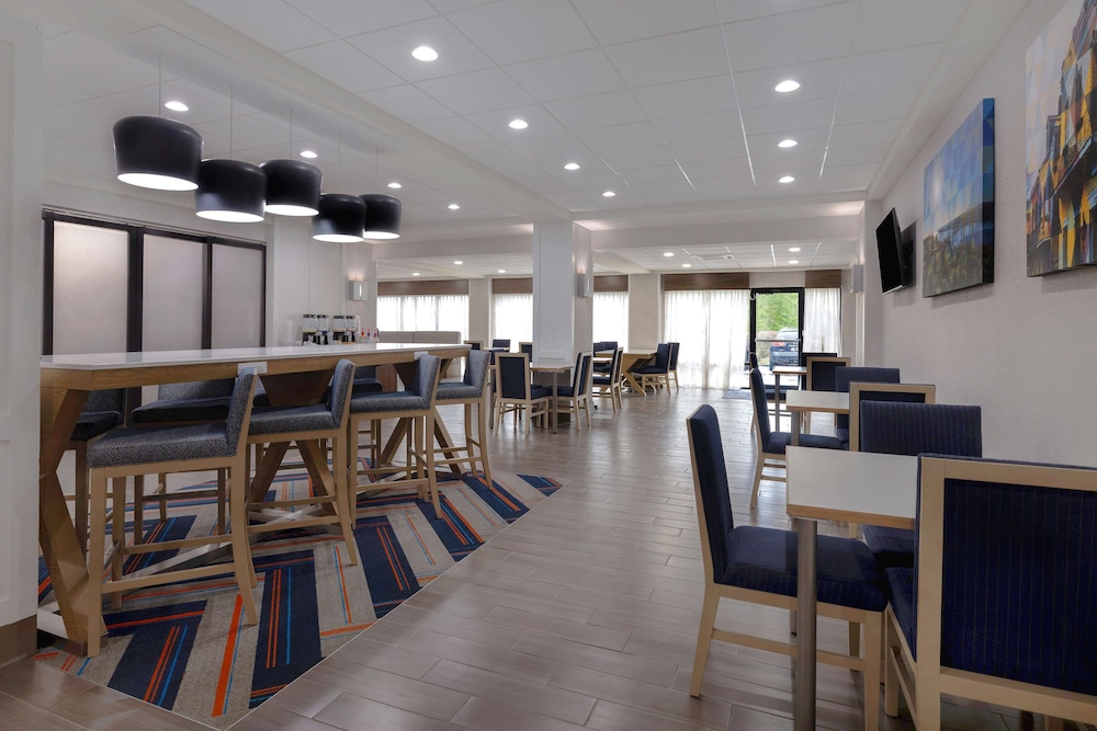 Hampton Inn Natchitoches - photo 4