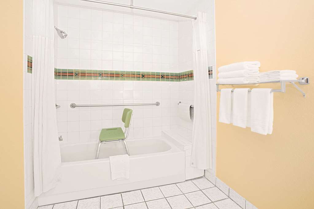 Days Inn & Suites by Wyndham Red Rock Gallup - photo 10
