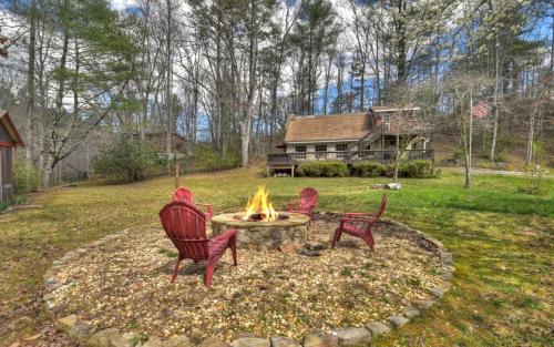 Knotty Creek Retreat Creek Access Outdoor Firepit Hot Tub with Creek Views in Morganton, United States