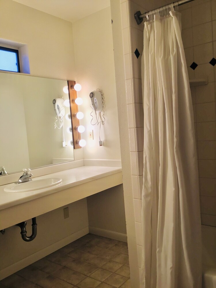 Mariposa Lodge - photo 8