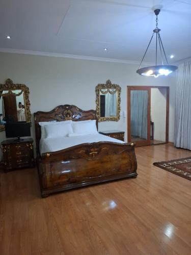 Aaybee for Four in Midrand, South Africa