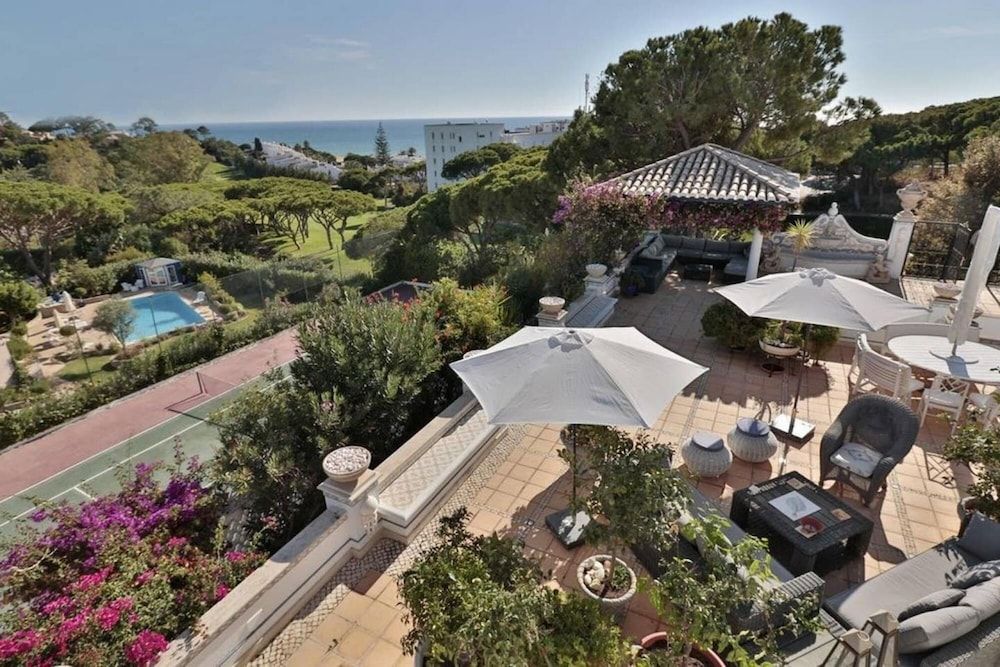 Villa Vale Do Lobo 409 Beautiful 5 Bedrooms Heated Pool Short Walk — 4-Star Luxury Hotel in Loule, Portugal