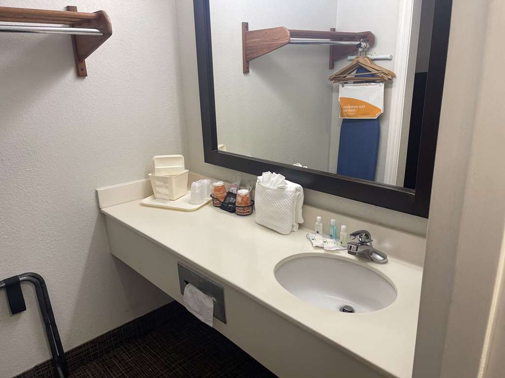 Quality Inn Dalton Central - photo 17