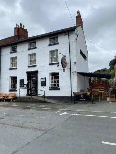 Old New Inn Llanfyllin — hotel in Llanfyllin