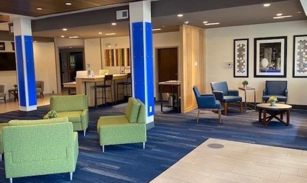 Holiday Inn Express & Suites Warrensburg North by IHG - photo 3