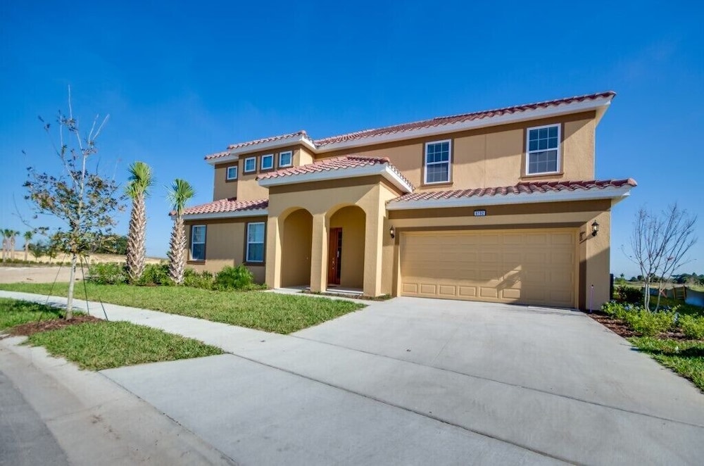 Cool and Modern 9 Bed 7 Ba Villa Pool & Spa 6160boa — 4-Star Luxury Hotel in Davenport, United States