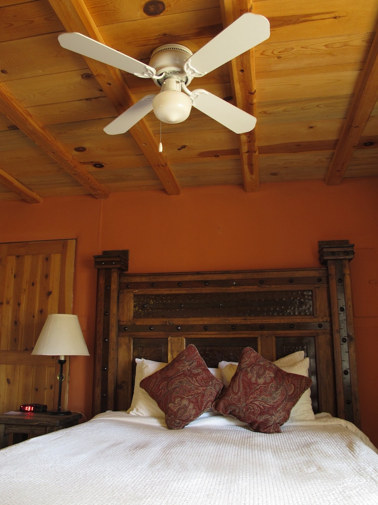 The Abiquiu Inn - photo 12